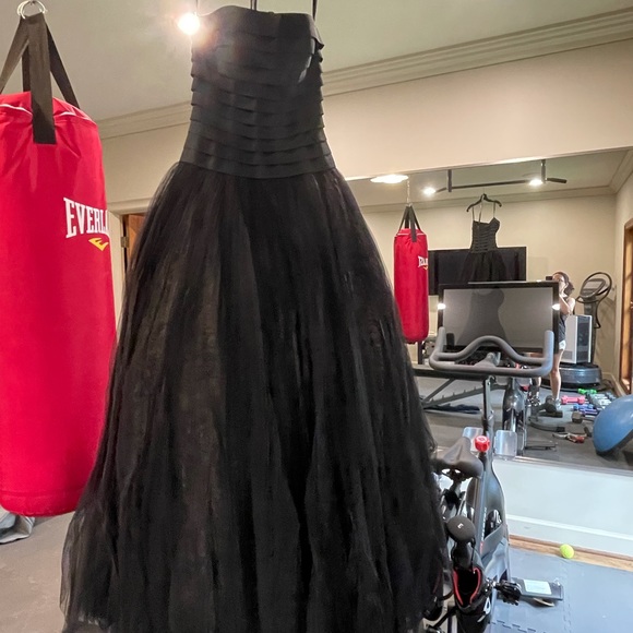 Evening dress. - Picture 2 of 5